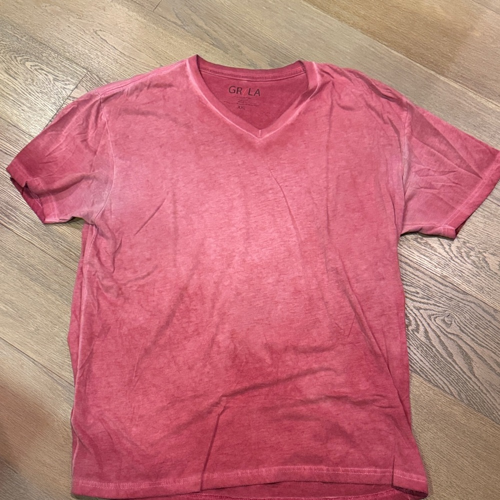 GR/LA Men's Short-Sleeve V-Neck Tee in Washed Coral